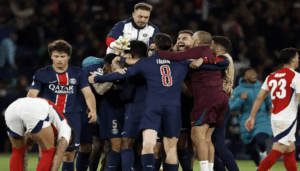 psg celebrate CASEDELABET.webp (1)